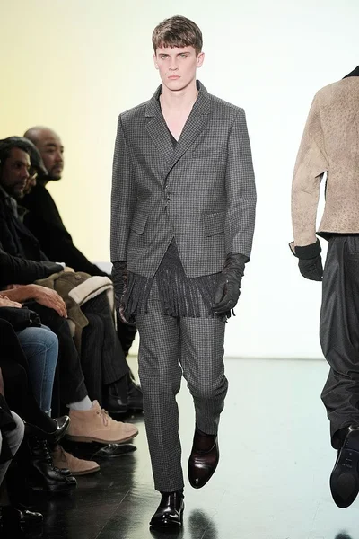 Look 17